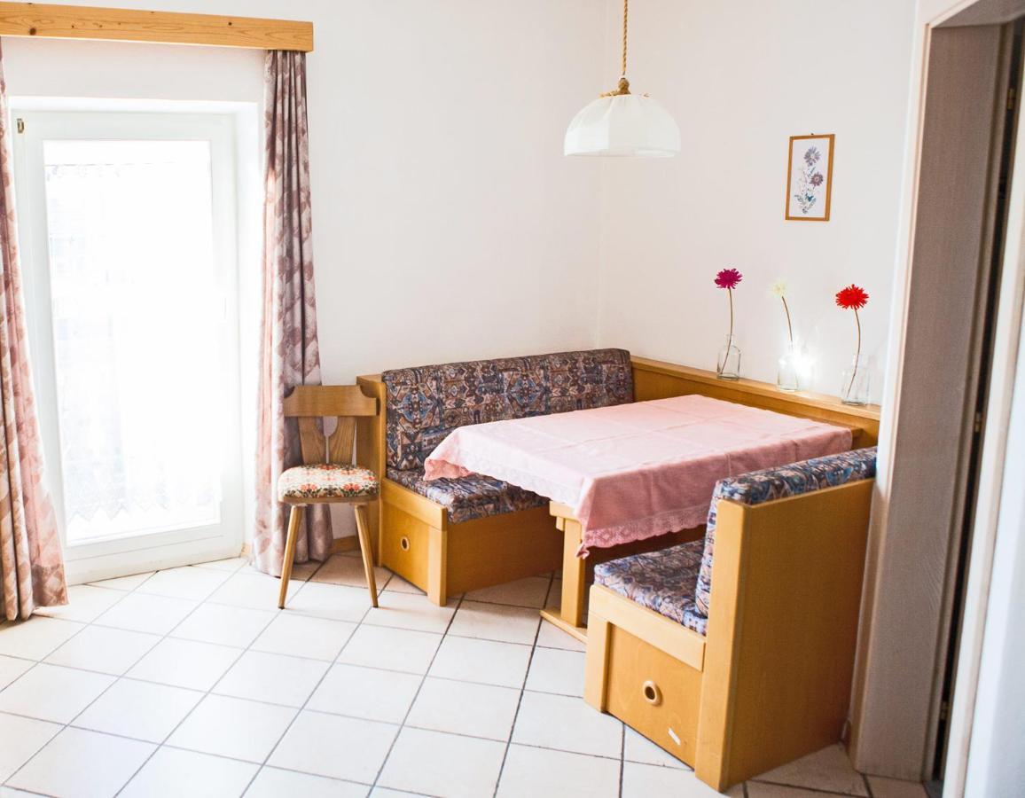 Hotel Zum Rossl Anterivo Exteriör bild