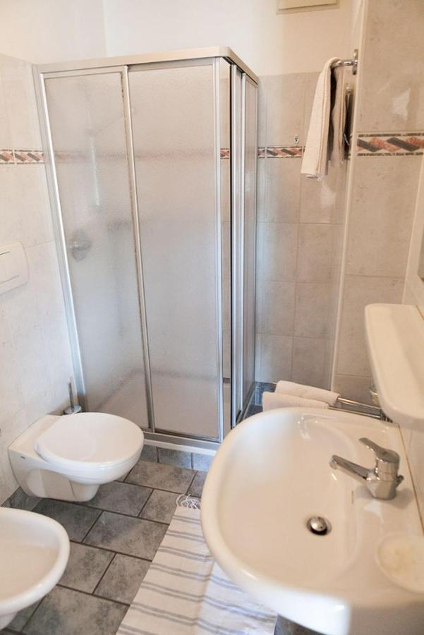 Hotel Zum Rossl Anterivo Exteriör bild